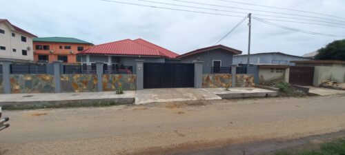 3 bedroom with one bedroom outhouse for rent near Kaneshie & Korle-Bu in Ac