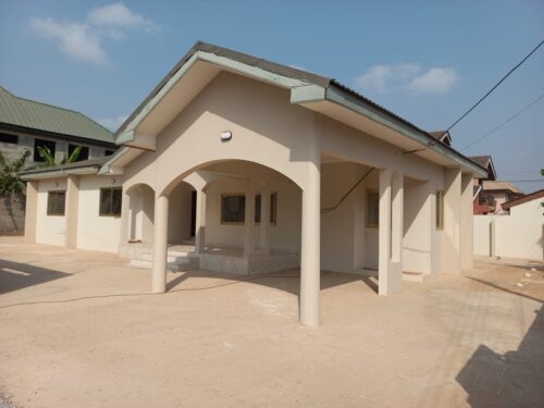 3 bedroom house to let at East Legon near the Dell Hospital