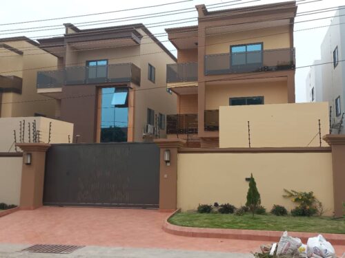 4 bedroom house with swimming pool for rent at East Legon in Accra – Near F