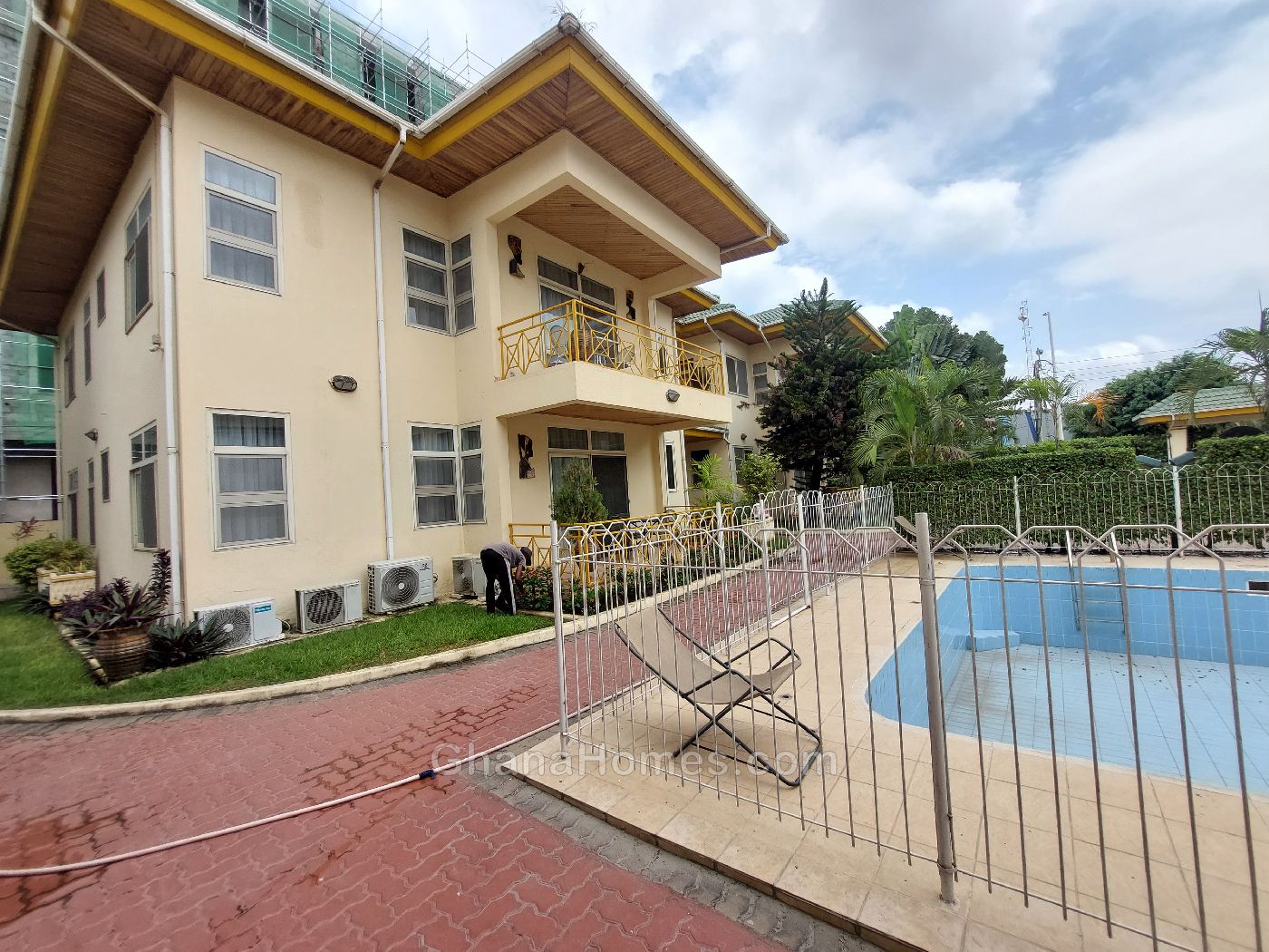 Executive-2-Bedrooms-furnished-Apartment-for-rent-at-Dzorwulu-in-Accra-Ghana